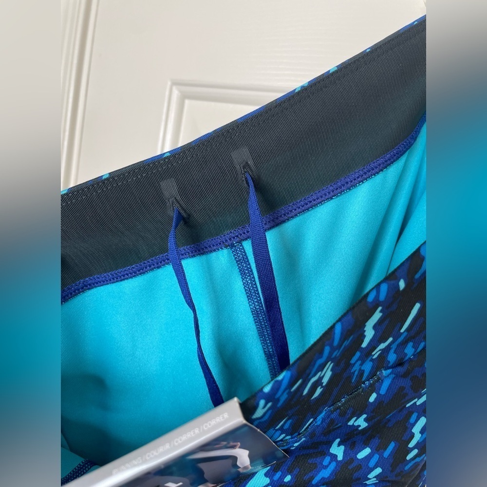 Nike Dri-Fit tight fit crop length blue leggings L - Picture 9 of 9